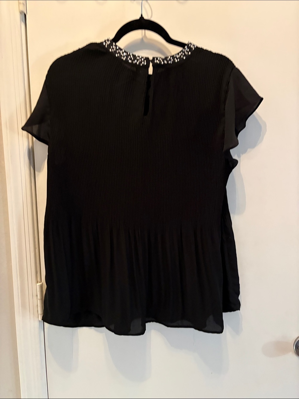 Adrianna Papell Women’s Black Embellished Neck Pleated Women's Top Size Large - Picture 2 of 3